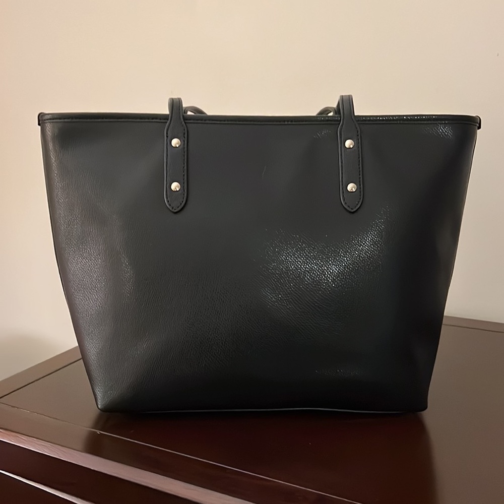 Coach - Picture 5 of 7